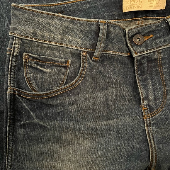 Mid rise straight Zara Jeans - Size 6 - Picture 4 of 6